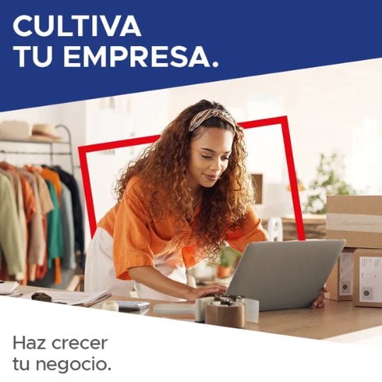 Mujer trabajando en su negocio con los textos "cultiva tu empresa" y "Haz crecer tu negocio"