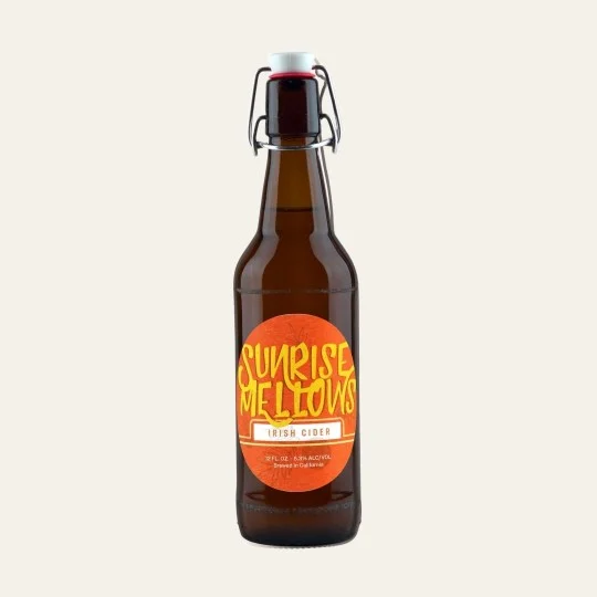 Botella de cerveza con etiqueta ovalada personalizada