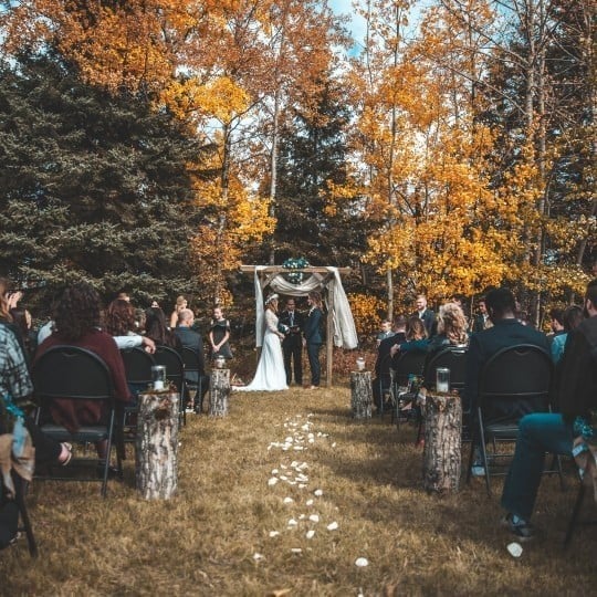 Dos personas que se casan