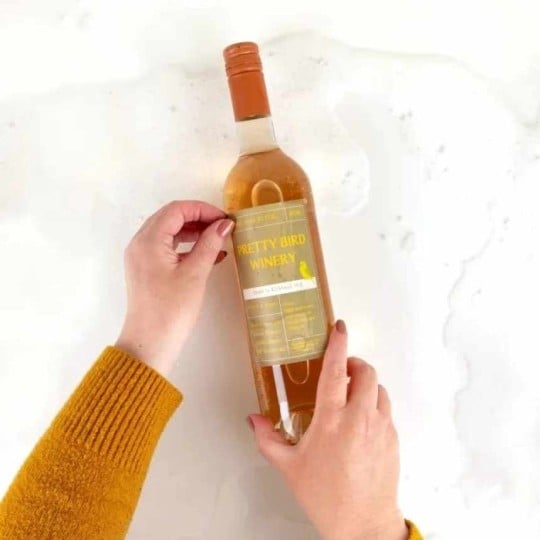Botella con etiquetas personalizadas