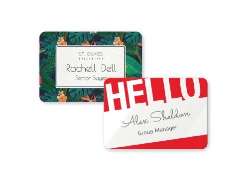Dos identificativos adhesivos : una con diseño tropical para Rachell Dell y otra roja y blanca para Alex Sheldon