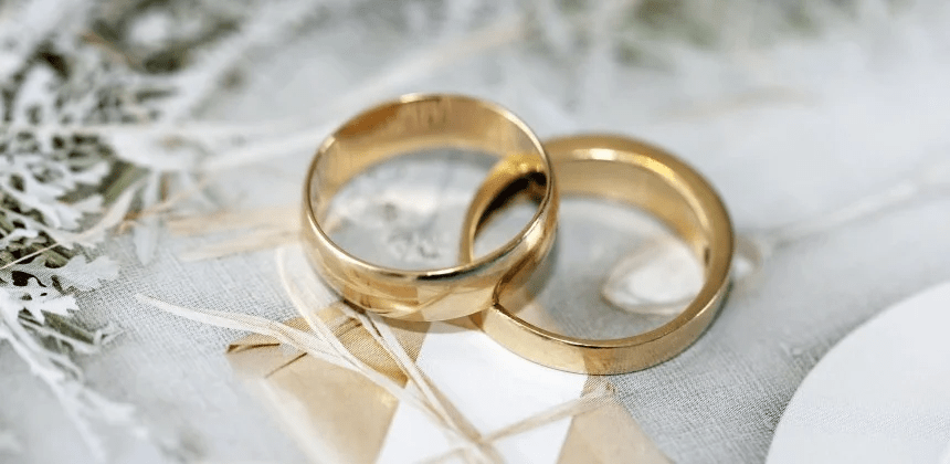 Dos anillos de boda