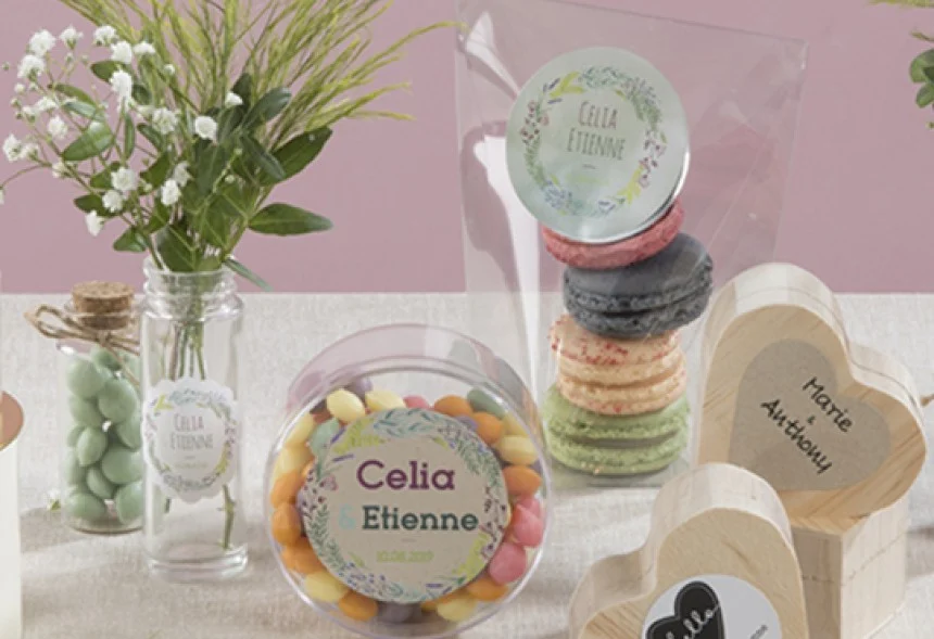Decoración de galletas de boda con etiquetas