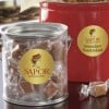 Tarro de cristal con caramelos y etiquetas adhesivas doradas redondas personalizadas