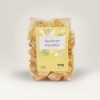 bolsa de plástico alimentaria con etiqueta adhesiva rectangular descriptiva del producto.