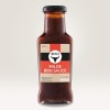 Botella de vidrio para salsa barbacoa. Etiqueta adhesiva rectangular descriptiva del producto.