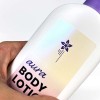 Frasco de crema corporal con una etiqueta perlada impresa aplicada